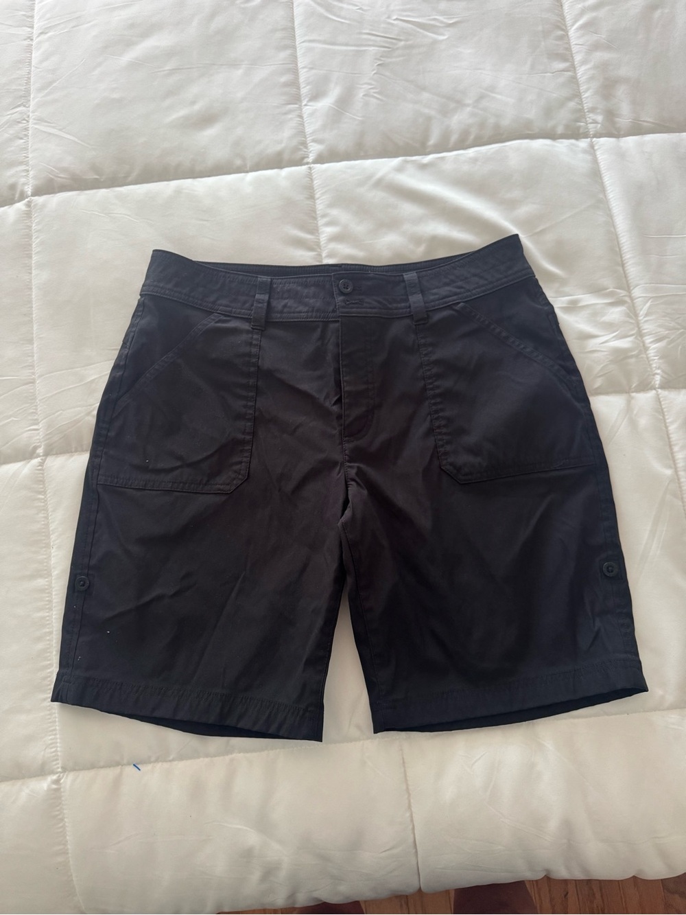 Eddie Bauer Women’s Shorts. Black Size 10 Hiking Outdoor Stretch Zipper pockets